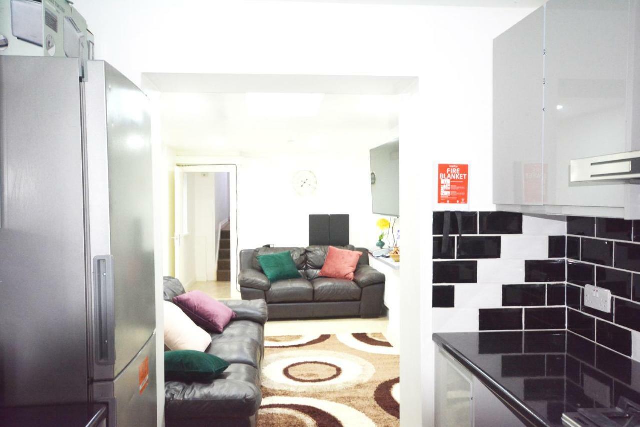 London Zone 2 Three Bedroom Apartment Екстериор снимка