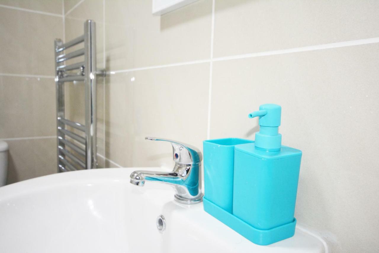 London Zone 2 Three Bedroom Apartment Екстериор снимка