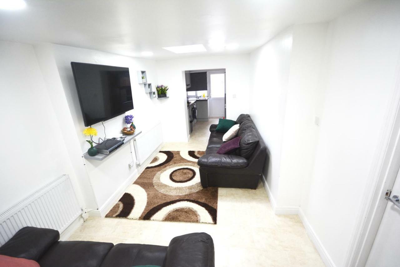 London Zone 2 Three Bedroom Apartment Екстериор снимка