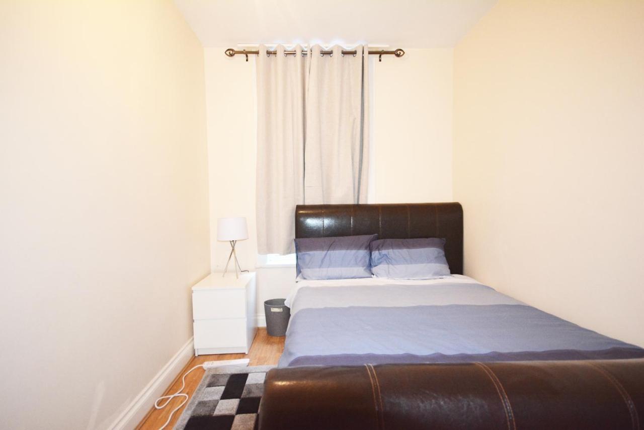 London Zone 2 Three Bedroom Apartment Екстериор снимка